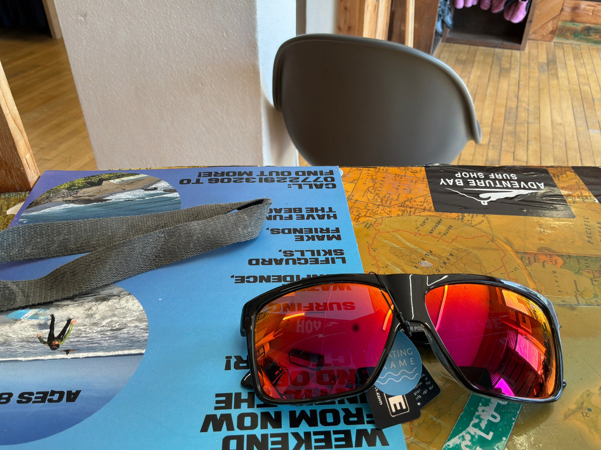 Liive Hoy 4 mirror polarised float black sunglasses