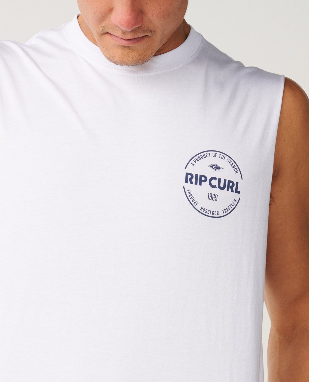 Ripcurl Men’s Staple Muscle in white, detail view