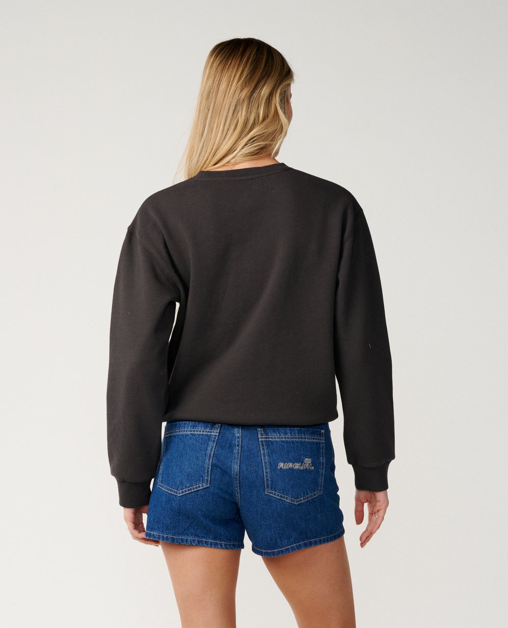 Ripcurl Men’s Wave Standard Crew in washed black, back view