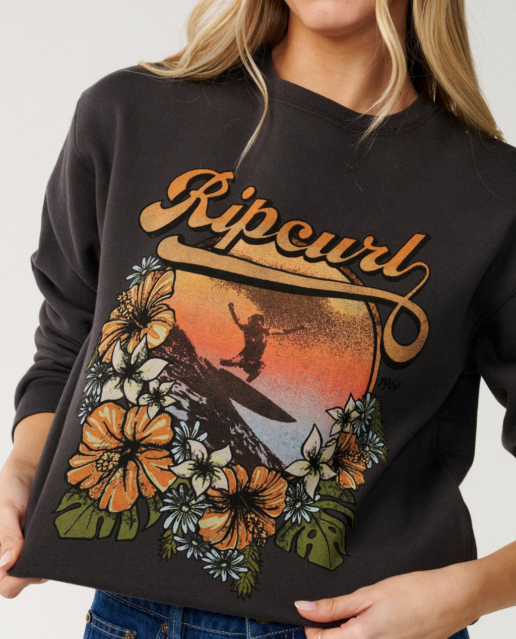 Ripcurl Men’s Wave Standard Crew in washed black, detail view