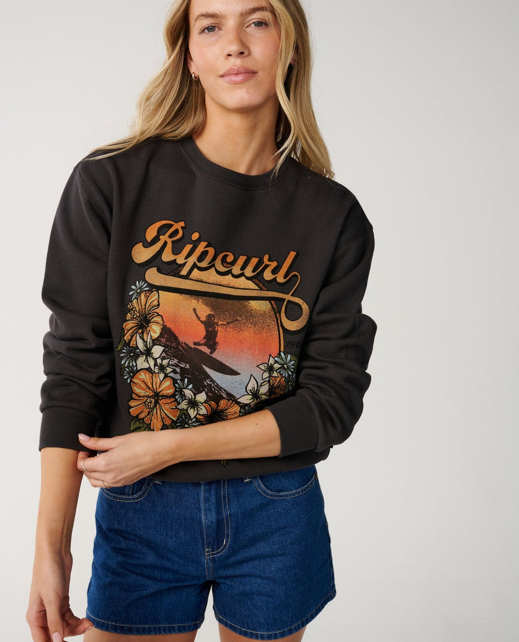 Ripcurl Men’s Wave Standard Crew in washed black, front view