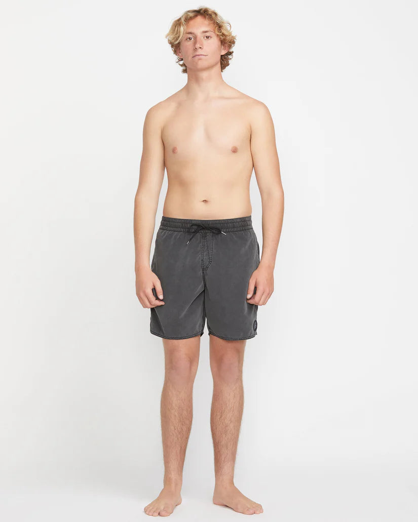 Volcom Center Trunk 17 inch Boardshort in black, product view 1